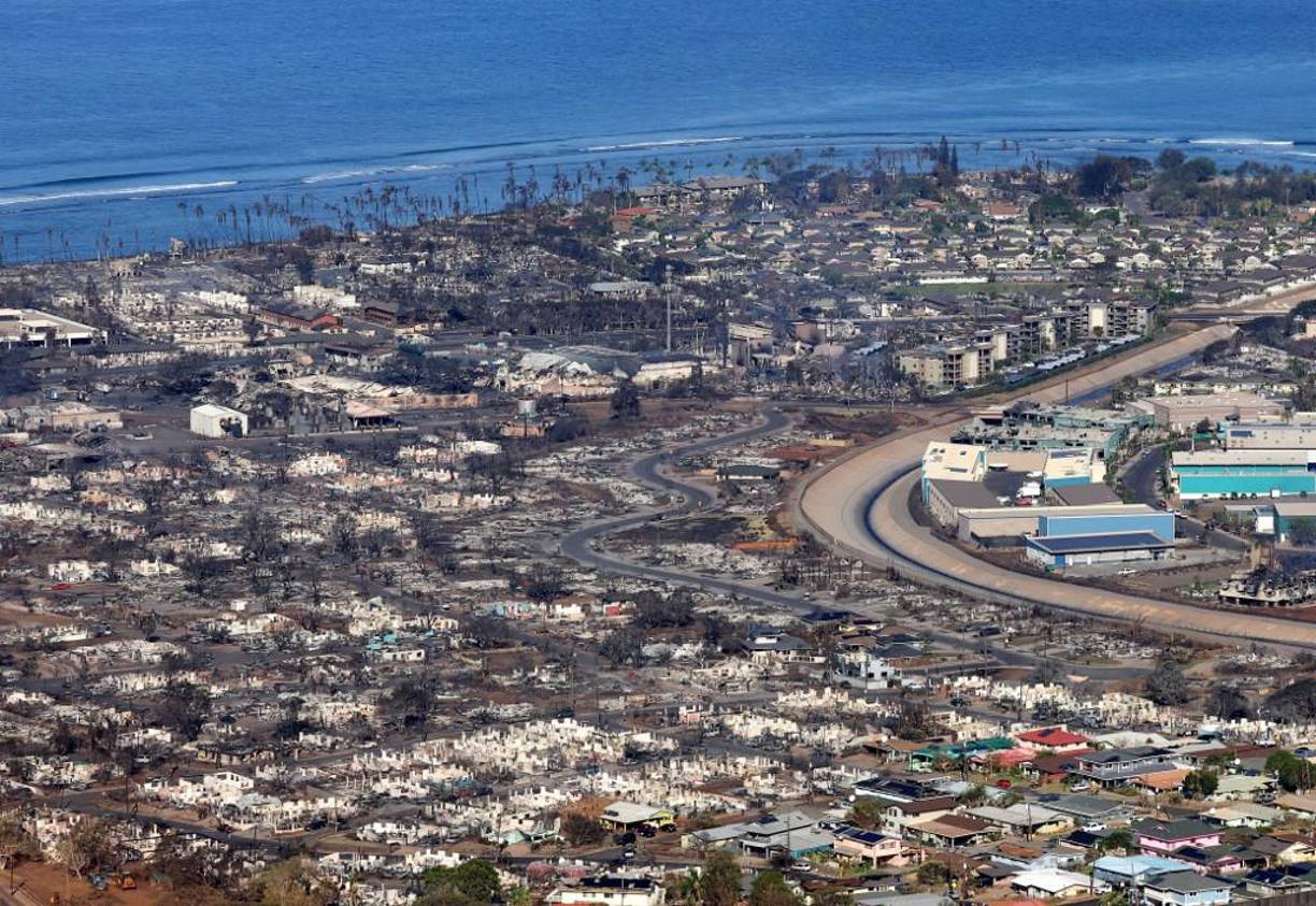 Las compañías aéreas están ofreciendo billetes a precios reducidos para facilitar la salida, mientras se concretan nuevos vuelos desde esta turística isla.