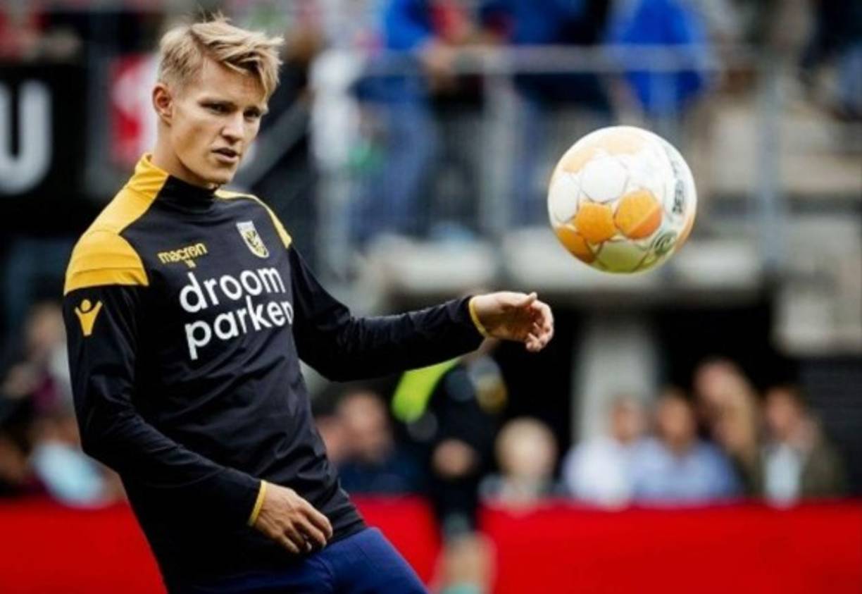 También hay varios cedidos que se podrían beneficiar por la vuelta de Zidane y uno de ellos es el joven Odegaard. El holandés está realizando una gran temporada en el Vitesse y está preparado para un reto mayor. Volverá a hacer la pretemporada con Zidane y tiene posibilidades de ganarse un hueco en la segunda línea blanca para la temporada que viene.