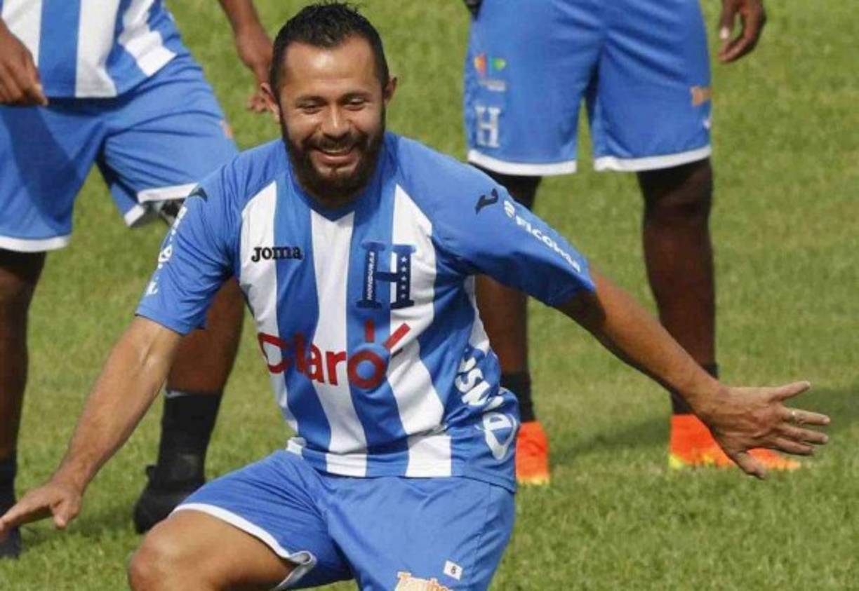 Alfredo Mejía: Será otro de los volantes de contención, hará dupla con Luis Garrido en el centro del campo. Terminó su contrato con el Xanthi de la Super Liga de Grecia.