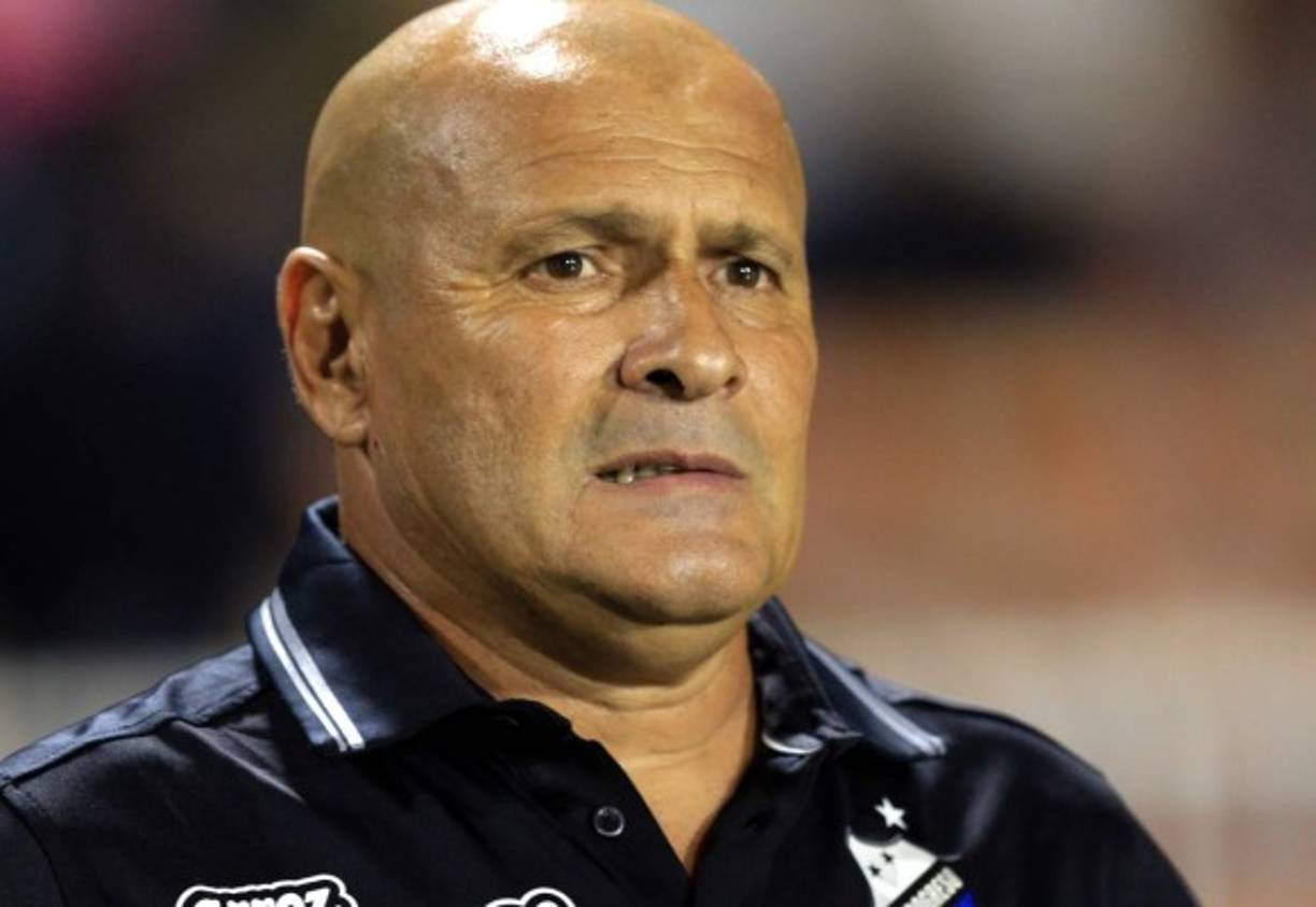 Wilmer Cruz: De momento al entrenador se le acabó su contrato con el Honduras Progreso y hay varios clubes de Liga que lo quieren.