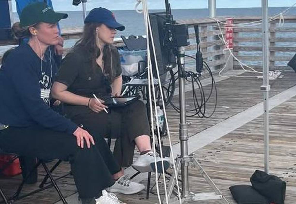 ‘Wish You Were Here’ es una historia de amor, e incluso en los cinco años que se tardó en hacerla, se siente aún más relevante ahora. “Necesitamos una película como esta más que nunca porque es muy esperanzadora sobre la conexión y el enamoramiento”, asegura.