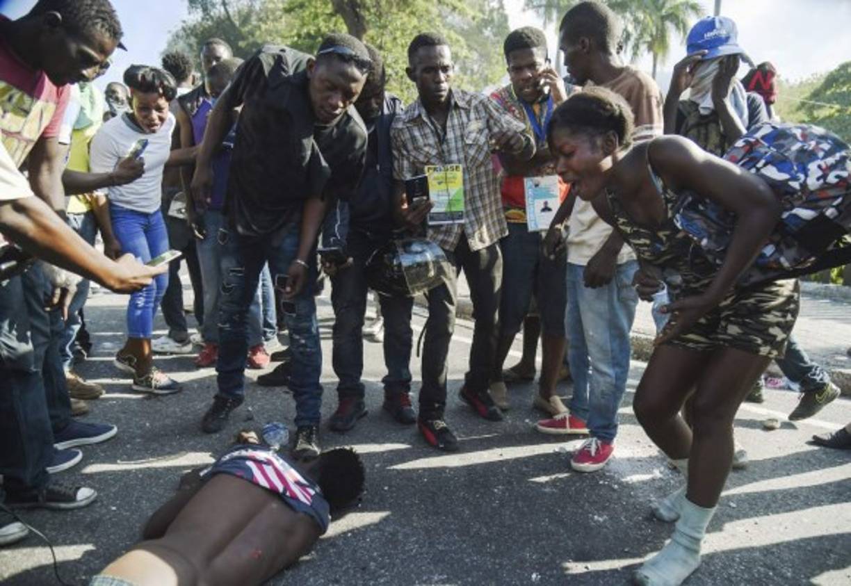 Haití es el país más pobre de América, creciendo a penas un 1.4 por ciento en 2018.<br/><br/>Desde el 7 de febrero día en la que comenzó la revuelta, al menos ocho personas murieron en medio de manifestaciones y barricadas que virtualmente paralizaron las principales ciudades del país.<br/><br/>
