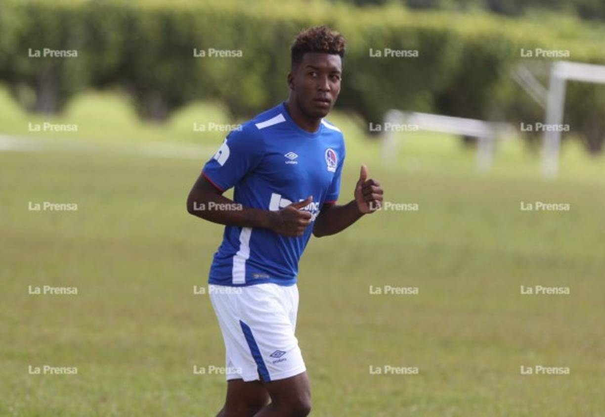 John Paul Suazo se fue a sentar a fuera de la cancha y minutos más tarde, el jugador fue enviado a entrenar por separado del grupo.