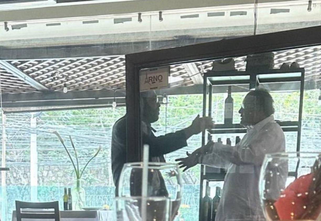 Por ahora, ninguno de los dos líderes políticos ha salido al paso para dar detalles sobre la conversación privada que sostuvieron. 