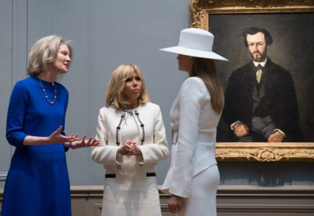 Las primeras damas visitaron durante media hora la exposición dedicada a Paul Cézanne, que reúne alrededor de 60 cuadros del pintor francés postimpresionista. La muestra recibe a unos 3.000 visitantes diarios, según el museo.