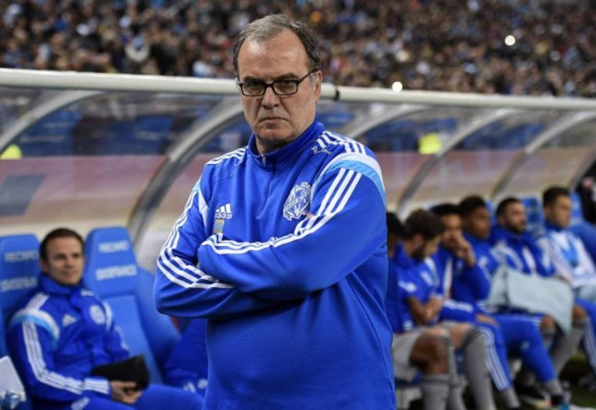 El argentino Marcelo Bielsa, de 61 años, será presentado el próximo martes por la tarde como nuevo entrenador del Lille, de la Primera División francesa, anunció hoy el club del norte de Francia. El exentrenador del Athletic de Bilbao (2011-2013) y antiguo seleccionador argentino (1998-2004) y chileno (2007-2011) ha firmado un contrato de dos años con el equipo francés.