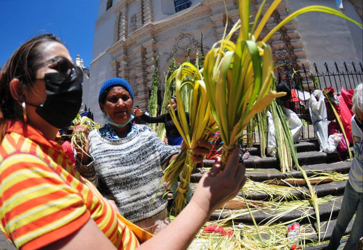 La mujer pidió a la presidenta de Honduras, Xiomara Castro, que les ayude con comida y agua durante su estancia en Tegucigalpa.