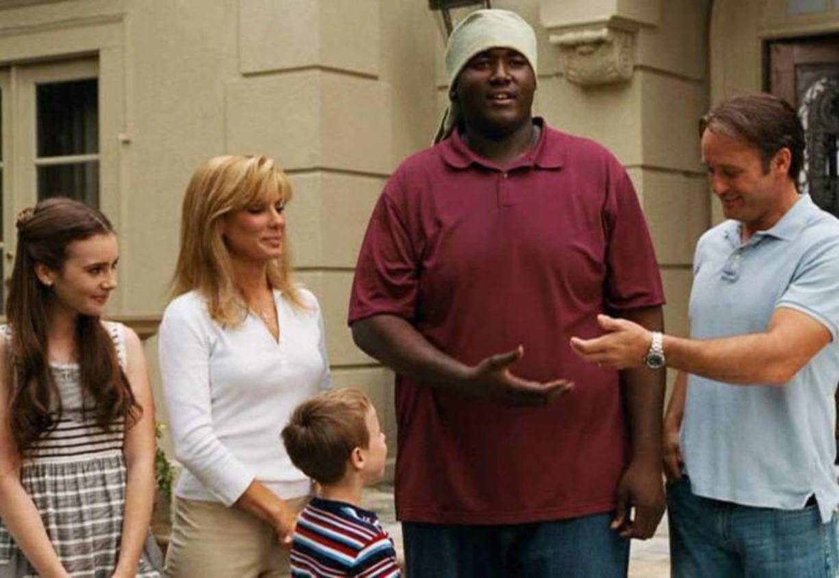 Big Mike era un chico tímido, según la película, que fue adoptado por la familia Tuohy. En la vida real, según han revelado sus protagonistas, era más atlético que cómo lucía en la cinta. Quinton Aaron fue quien hizo el papel de Michael Oher. 