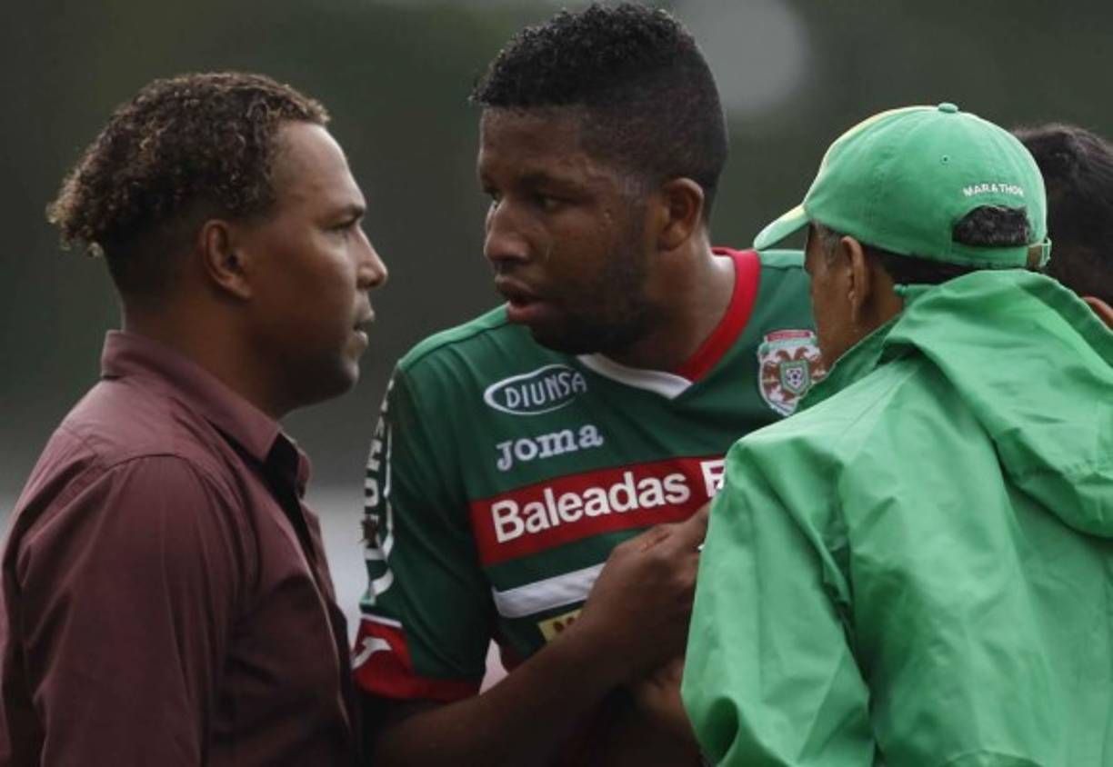 Carlos Pavón dialogando con William Zapata.
