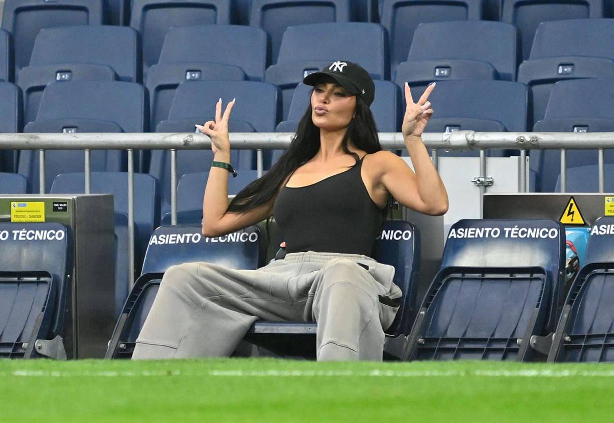 Kim Kardashian se sacó varias fotografías en el estadio Santiago Bernabéu.