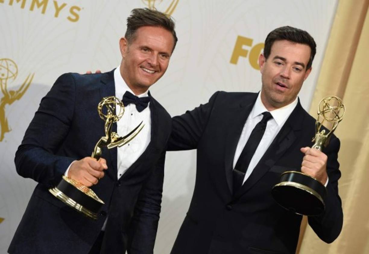 Los productores Mark Burnett y Carson Daly de The Voice ganaron por el mejor reality de competiciones.