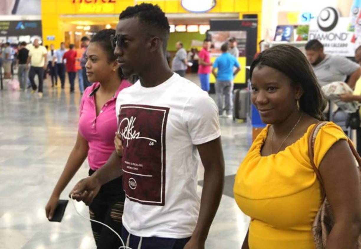 El delantero hondureño Darixon Vuelto viajó a Estados Unidos en donde se unirá a las filas del Portland Timbers: 'Yo estaré con el primer equipo, son decisiones de ellos si en los primeros partidos me mandan al segundo”, dijo.