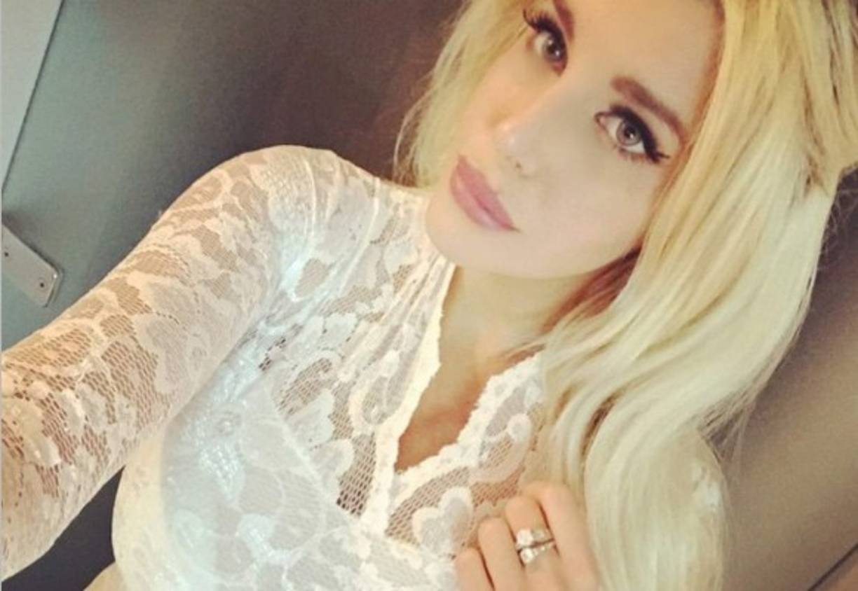 A pesar de ser hija de millonarios, a Charlotte le faltan dos sueños por cumplir. Por un lado, viajar a las Maldivas y por otro, conducir su propio Ferrari.