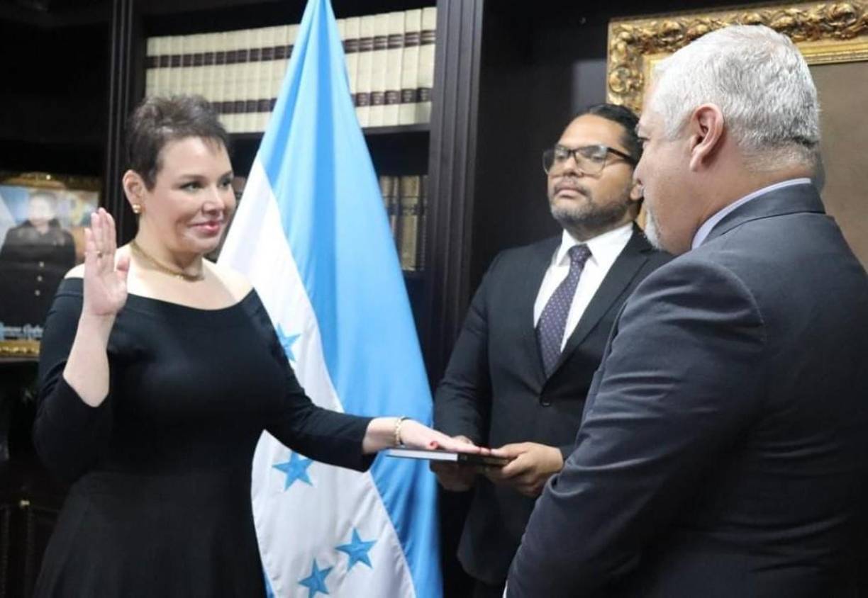 La congresista denunció: “El gobierno, al traerme en nueve días de Canadá, me impidió asistir a la boda de mi única hija. Tanta mezquindad, pero esa es imperdonable”. 