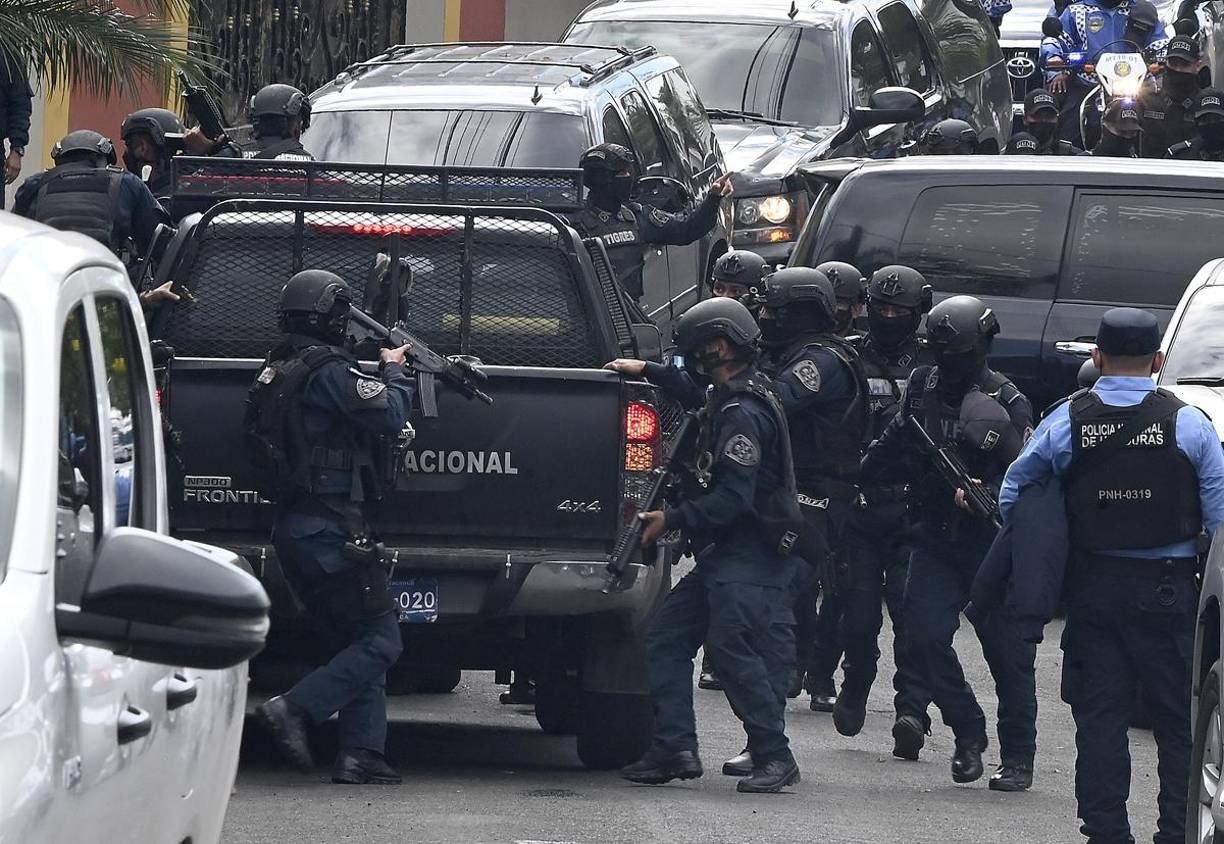 Tras entregar el poder, Hernández, conocido por sus iniciales JOH, fue juramentado como diputado del Parlamento Centroamericano (Parlacen), un beneficio al que acceden todos los expresidentes de la región al dejar el cargo.