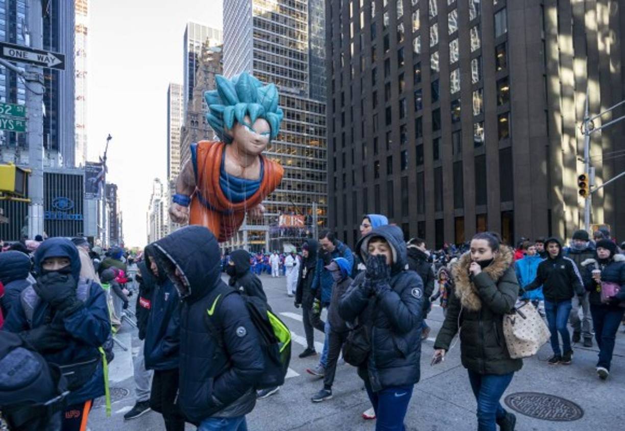 Goku hizo su debut en el desfile de Macy's en su forma de Super Sayayin Blue representado con un globo de 70 pies de largo, 36 pies de ancho y 56 pies de alto.