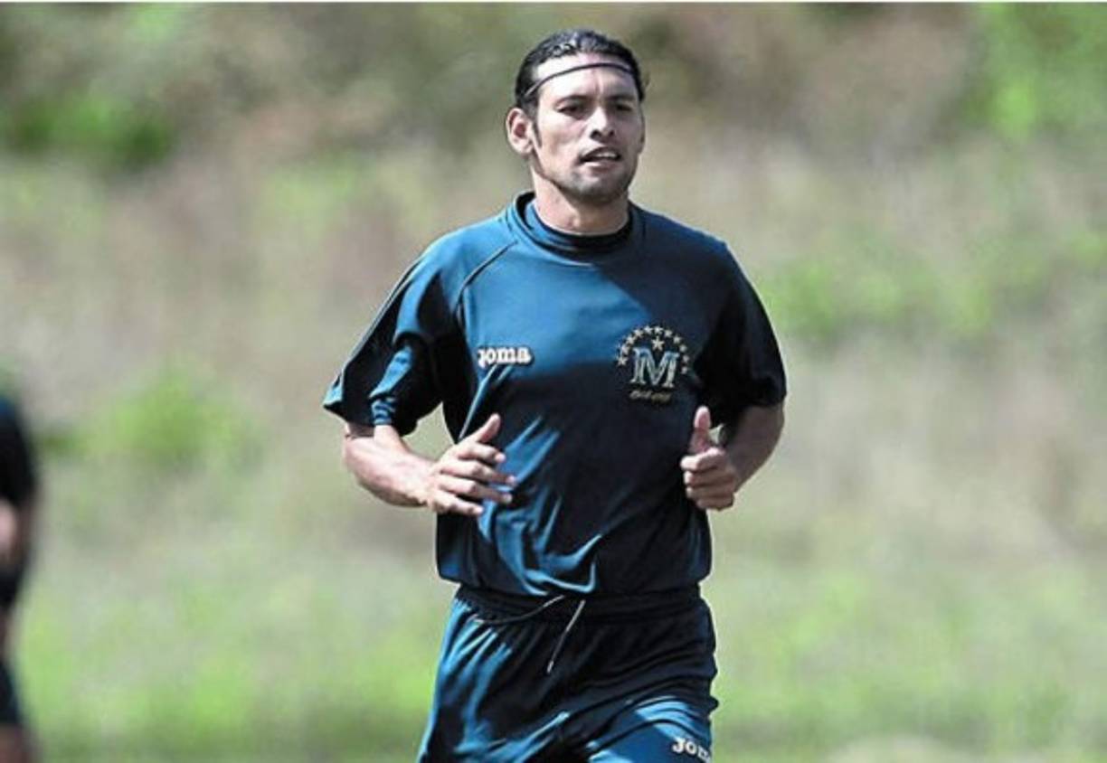 'Jocón' Reyes: El ex seleccionado nacional y defensor del Motagua cuenta con su tienda de ropa.