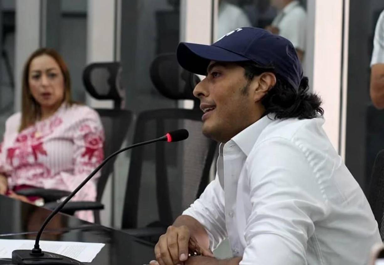 La Fiscalía informó en un comunicado que Nicolás Petro Burgos fue detenido “por los delitos de lavado de activos y enriquecimiento ilícito y Daysuris del Carmen Vásquez Castro por los punibles de lavado de activos y violación de datos personales por hechos ocurridos desde 2022 a la fecha”.