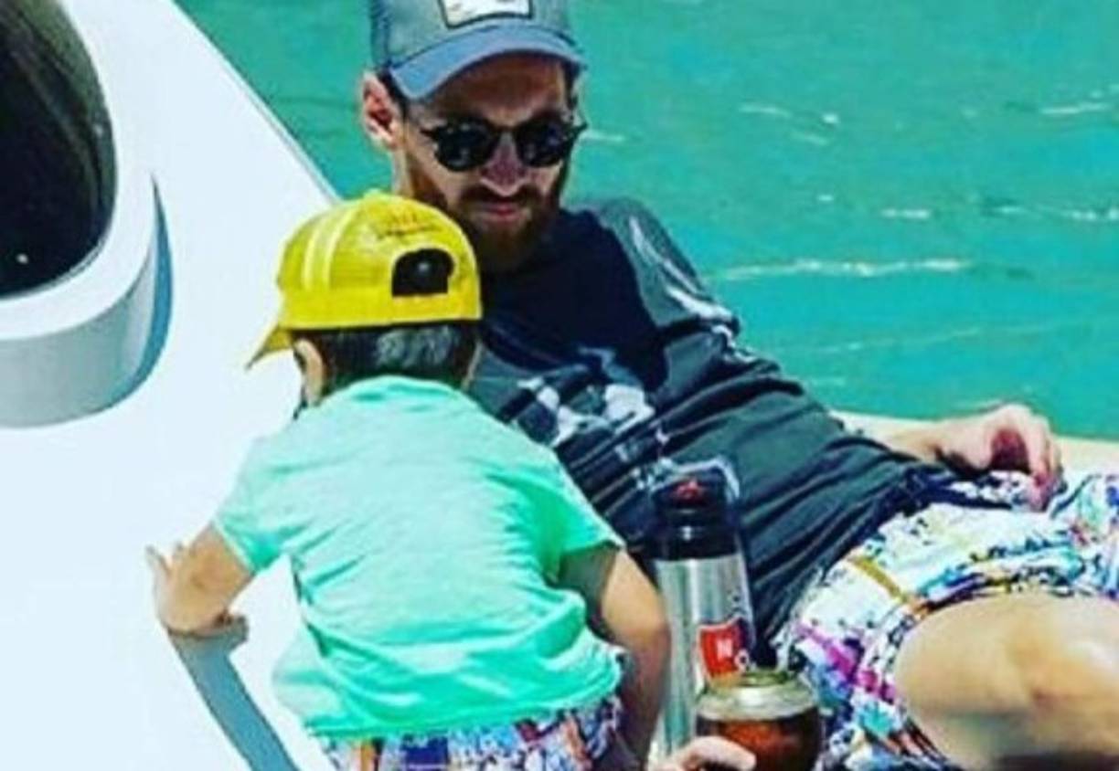 Un termo con el escudo del club argentino Newells, el equipo desde pequeño de Lionel Messi y que en muchas ocasiones ha reiterado que le gustaría jugar con ellos.