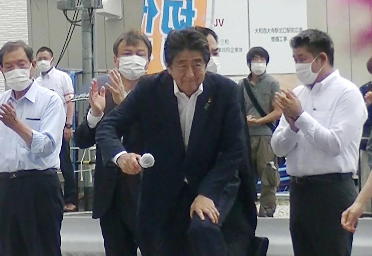 Se postuló nuevamente, y volvió a la jefatura de gobierno como un salvador en diciembre de 2012.Golpeado por los efectos del tsunami en 2011 y el posterior desastre nuclear de Fukushima, Japón encontró en Abe una mano confiable.