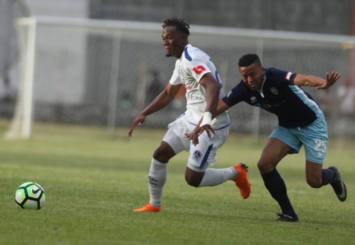 Deybi Flores: El exjugador del Motagua en su primer partido debutó con Olimpia y fue líder en el centro del campo.