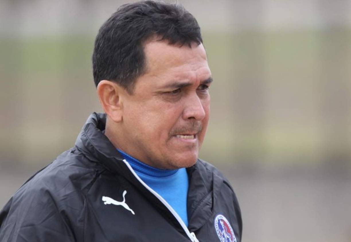 'Yo no soy quién para avalar o negar nada aquí ya que es una cuestión de la directiva si traen a Castellón y yo diría que es una buena decisión', dijo Nahún Espinoza sobre el rumor que Héctor Castellón lo reemplazará en el Olimpia.