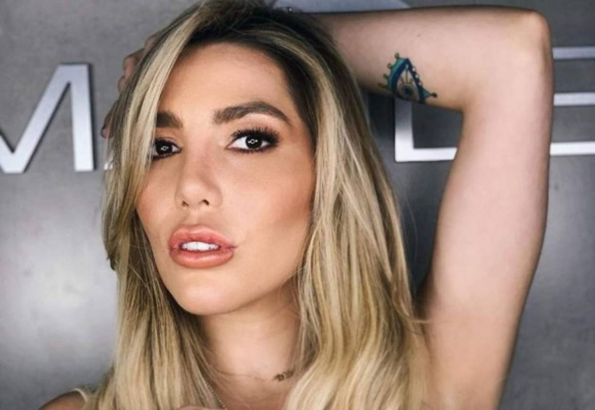 Frida reveló, recientemente en una entrevista para Primer Impacto, varios detalles íntimos sobre su infancia y la relación que ha mantenido con su madre.<br/><br/>Actualmente el pleito entre madre e hija tiene ya nueve meses desde su último conctacto. Ese distanciamiento ha servido justamente para que la única heredera de la ‘Reina del Rock’ experimente lo que describió como un renacimiento.<br/>