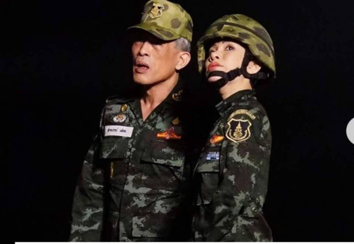 Sineenat, que se convirtió en la primera consorte real en casi cien años, ya que el título había quedado obsoleto, fue acusada de deslealtad .