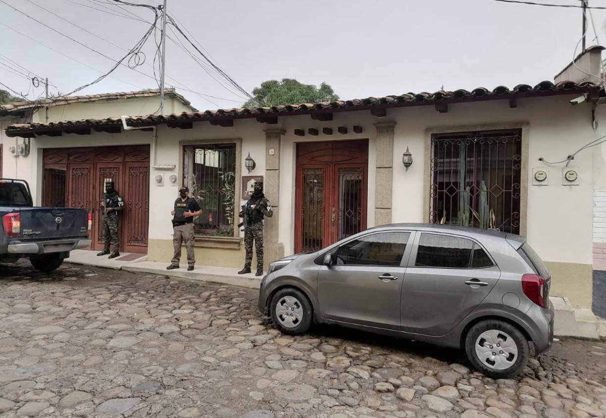 También, el narcotraficante Josué Chang Monroy declaró que tanto Tony Hernández como Toledo estaban involucrados con “El Rojo”, siendo Hernández quien distribuía las drogas y Toledo su mano derecha.