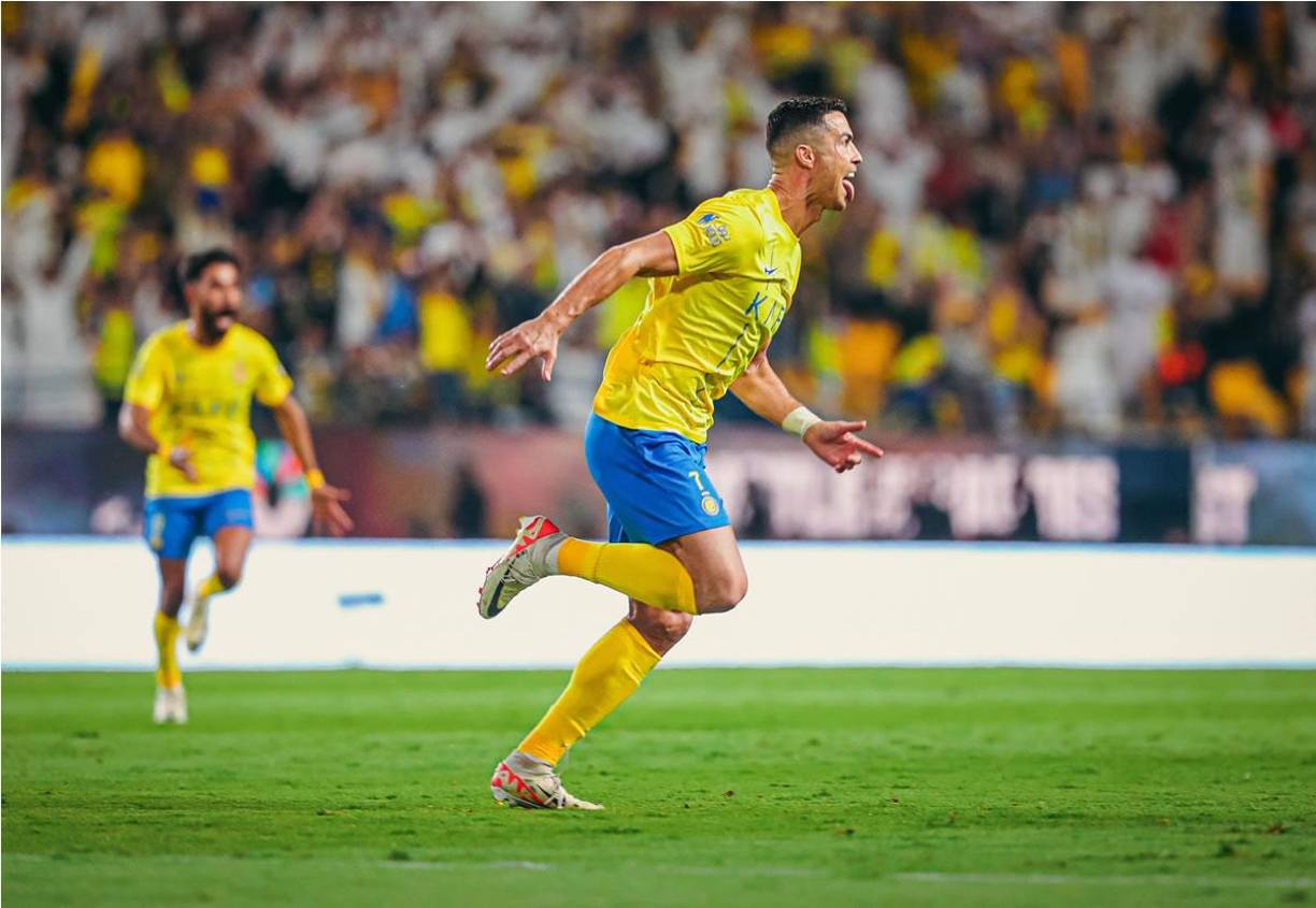 El astro portugués corrió hasta el banquillo para festejar con sus compañeros.