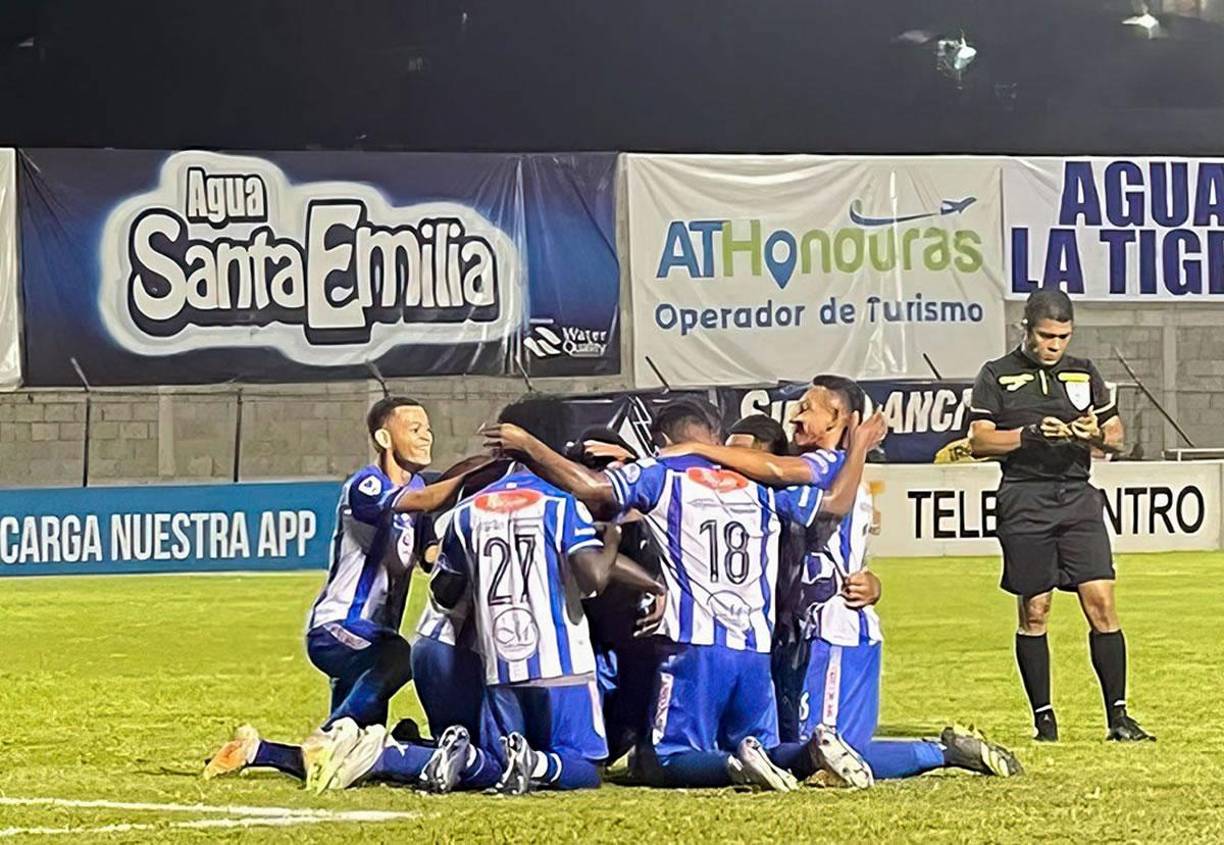 El Victoria está imparable, sumó un nuevo triunfo goleando a domicilio (0-3) a la UPN en el estadio Marcelo Tinoco de Danlí.