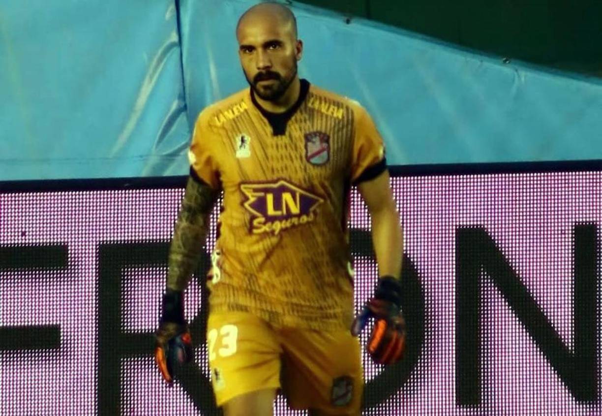 Según información de AS Sports, el Marathón está en conversaciones con el veterano portero de 36 años Alejandro Medina, que actualmente se desempeña en el Arsenal de Sarandí de Argentina.