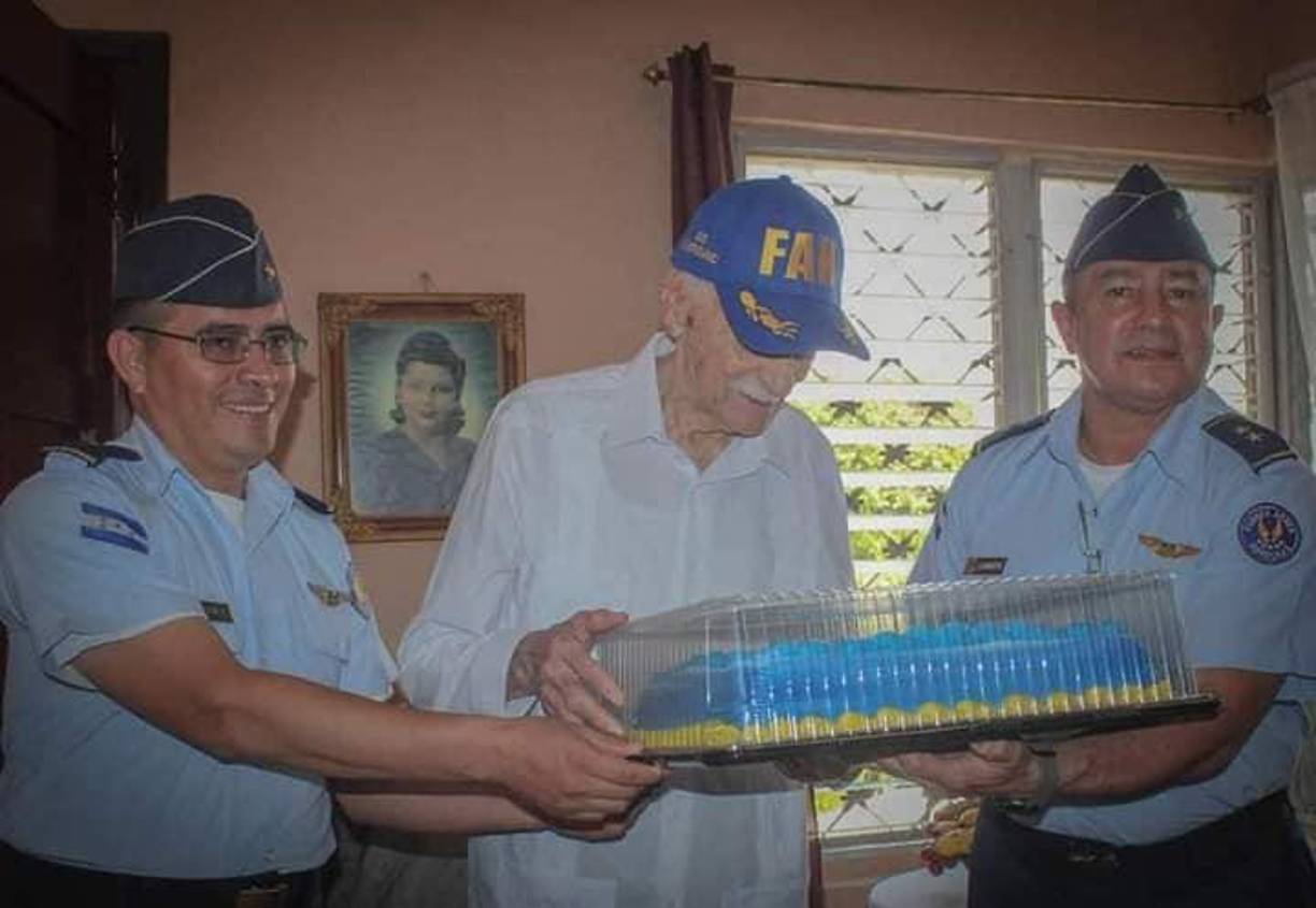 La noticia fue confirmada por la Junta Directiva de la Asociación de Oficiales de las Fuerzas Armadas en Condición de Retiro.