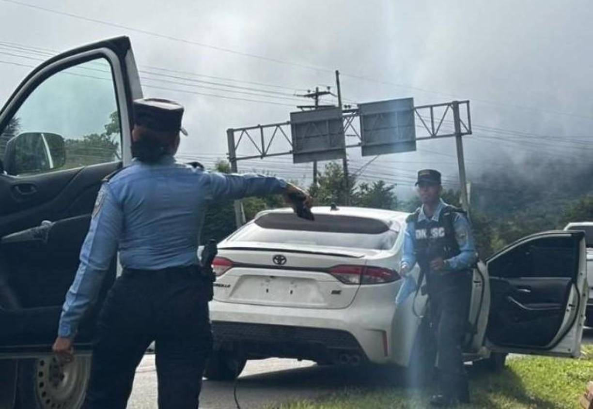 La escena era dantesca, ya que en el baúl del turismo fue encontrado, con signos de tortura, el cadáver del otro joven asesinado. 