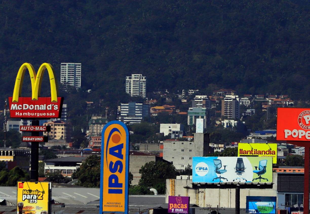 Una foto panorámica en la que se aprecian la gran cantidad de edificios de San Pedro Sula. 