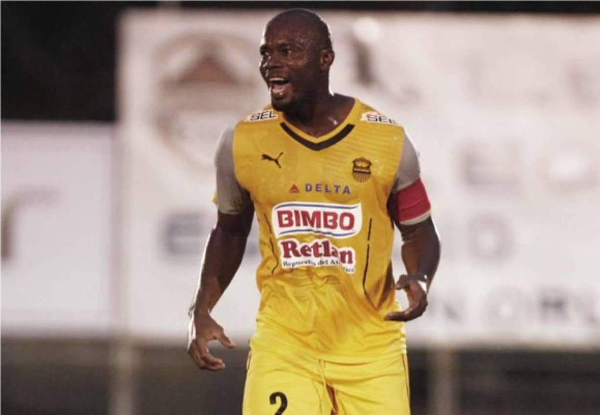 Osman Chávez asegura que rechazó jugar en El Salvador ya que hay posibilidades de poder colocarse en el fútbol europeo aunque no descarta seguir en la Liga Nacional tras ser dado de baja por Real España.