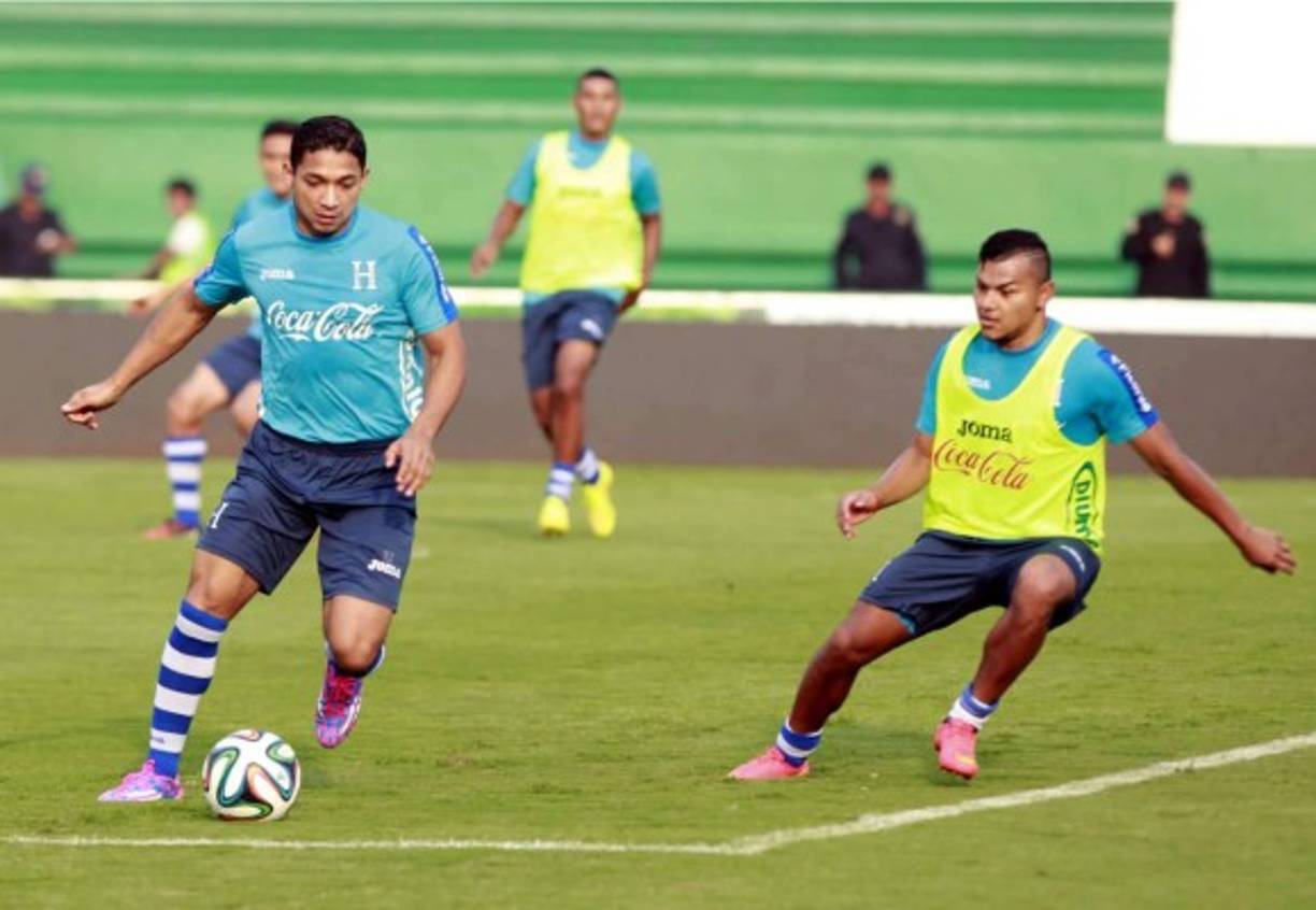 Emilio Izaguirre y Mario Martínez, durante el entrenamiento.