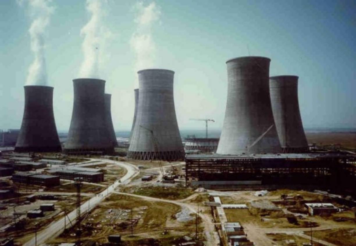 La planta nuclear de Jaslovske Bohunice, en lo que antes era Checoslovaquia, sufrió un serio incidente en 1977 como resultado de un accidente durante la carga de combustible de uno de sus reactores. Como resultado, la planta fue cerrada.