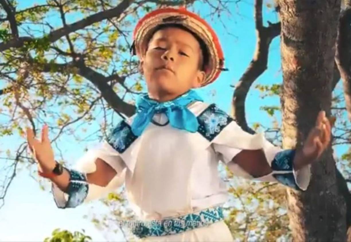 La música también se suma con canciones tan pegajosas como propagandísticas.<br/>La más popular es 'Movimiento Naranja', del partido Movimiento Ciudadano, cuyo ritmo guarachoso con violines se contagia mientras un niño indígena la canta y la baila en el video.<br/>También está 'La niña Bien', un reguetón que cuenta cómo una joven adinerada simpatiza con López Obrador. En la canción, una voz masculina corea 'el voto es como tu virginidad, no se lo des a quienes defienden la impunidad'.