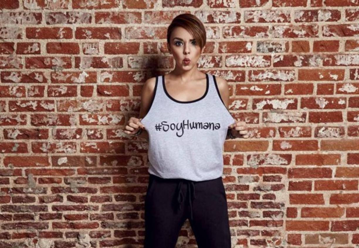 María Laura Corradini Falomir, más conocida como Chenoa, sufrió de cáncer de útero dos años antes de entrar a Operación Triunfo, programa televisivo español que le sirvió para saltar a la fama.