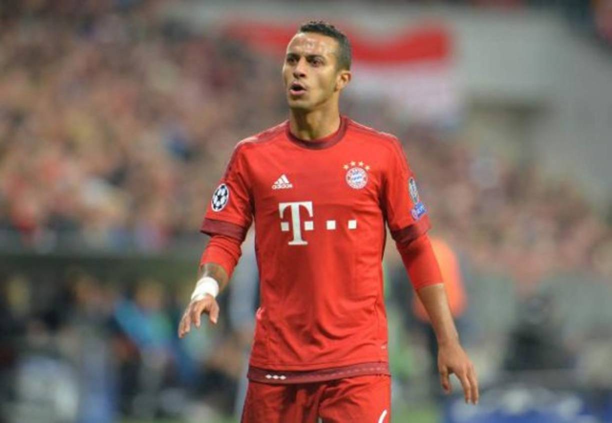 Como complemento en el medio campo se encontrarían el habilidoso Thiago Alcántara que juega en el Bayern Múnich.