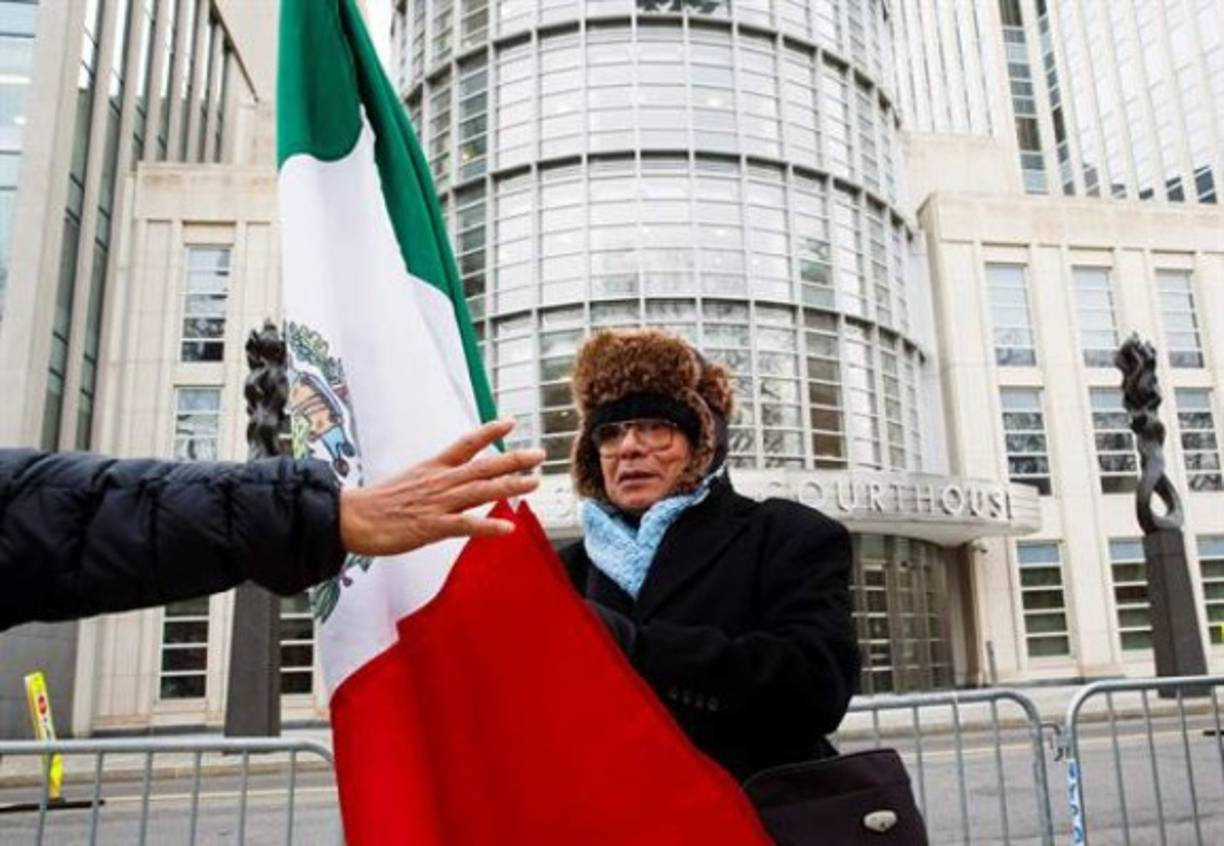 Originalmente, la comparecencia iba a ser por videoconferencia, dado que la cita no era de gran importancia para el proceso y el traslado del detenido crea importantes problemas de transporte en la ciudad dado el dispositivo de seguridad que le rodea.<br/>