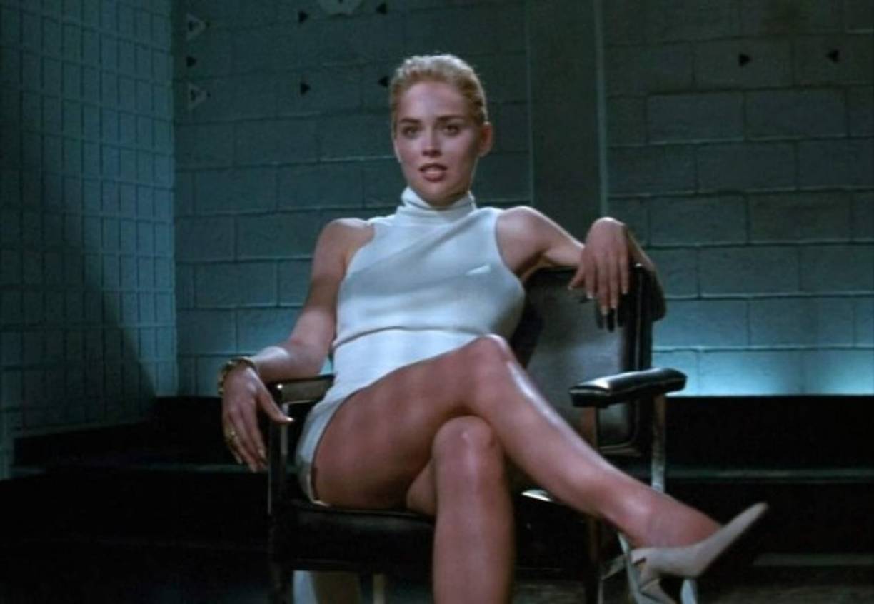 CATHERINE TRAMMEL<br/>Interpretada por Sharon Stone, la hermosa asesina de 'Bajos Instintos', derrama sensualidad. Desde la famosa escena del 'deslumbrante' cruce de pierna hasta la escena final con el picahielo bajo la cama, esta 'femme fatale' nos dejó con la boca abierta.