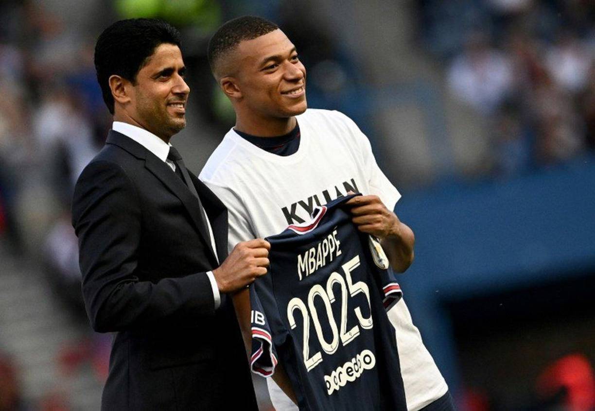 Kylian Mbappé se siente traicionado por Al Khelaïfi, presidente del París Saint Germain. ¿La razón? Todo se debe a que el máximo dirigente del club parisino no le ha cumplido una serie de promesas. 