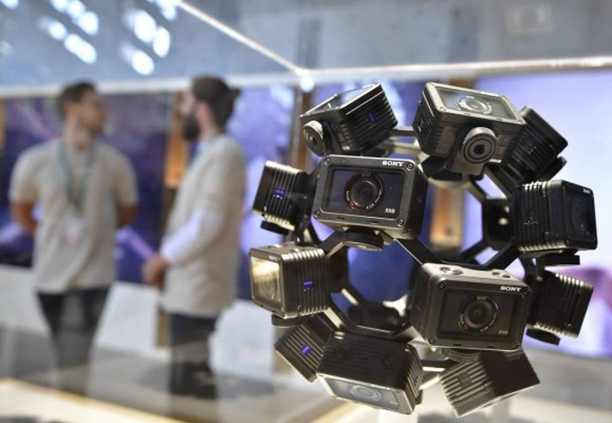 Las cámaras de realidad virtual popularizan cada vez más este formato, con capacidades que incluyen la grabación de videos de 360 grados.