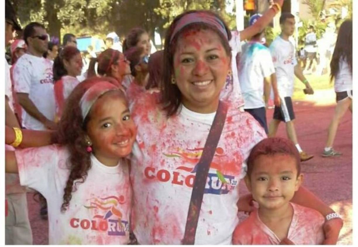 Jessica Figueroa y sus hijos.