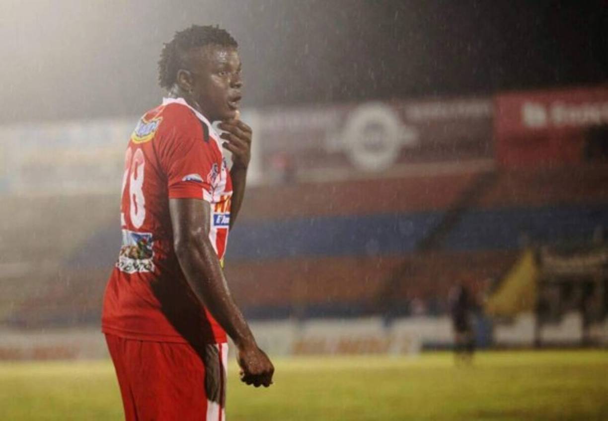 Daniel Tejeda: El experimentado defensor central fue dado de baja en el Vida de La Ceiba. El Independiente de la Liga de Ascenso se ha interesado por sus servicios, sin embargo, el futbolista buscaría jugar la siguiente campaña en otro horizonte, Social Sol podría ser su destino.<br/>