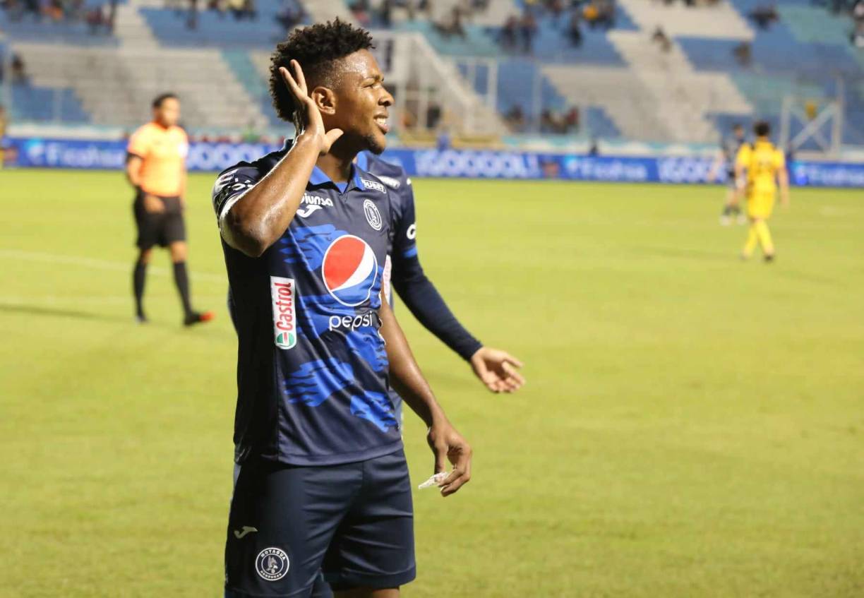 Yeison Mejía que tuvo una brillante noche, tampoco se quiso perder la diversión y al 33’ sacó un zurdazo para poner el 2-0.
