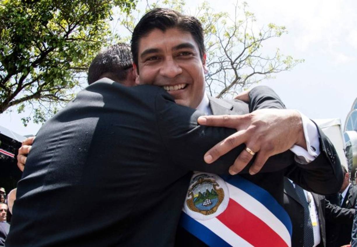 Alvarado se comprometió a luchar contra la evasión y el contrabando; a reducir la informalidad laboral, recaudar mejor, usar eficientemente los recursos de la hacienda pública, así como impulsar la austeridad, una firme disciplina fiscal y un riguroso control del gasto.