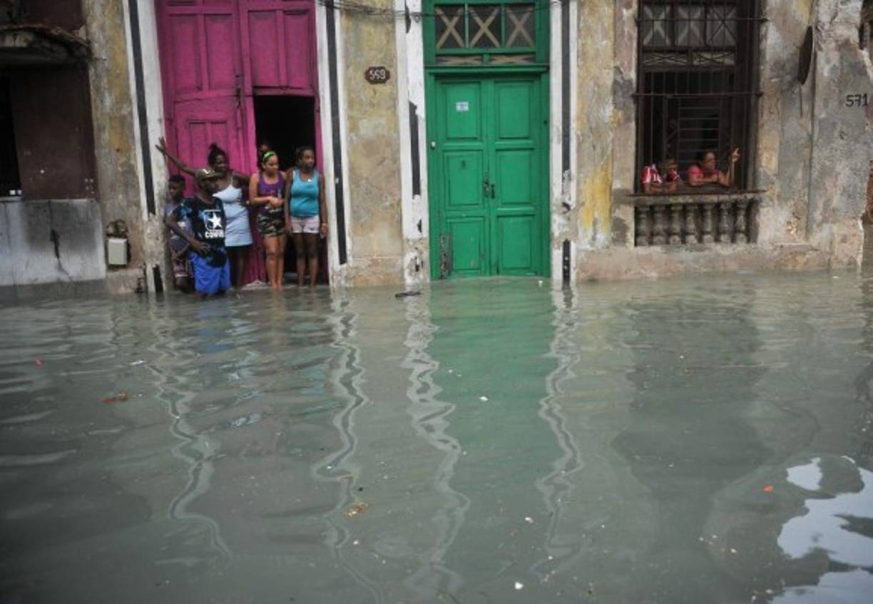 En la capital cubana se registraron fuertes vientos durante toda la noche.